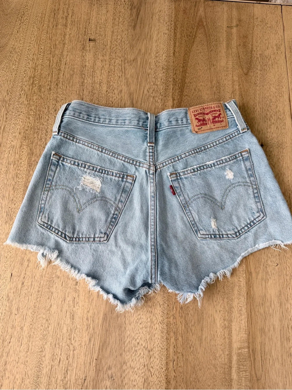 Levi's 501 High-Rise Denim Light Wash Distressed Denim Cutoff Shorts 26